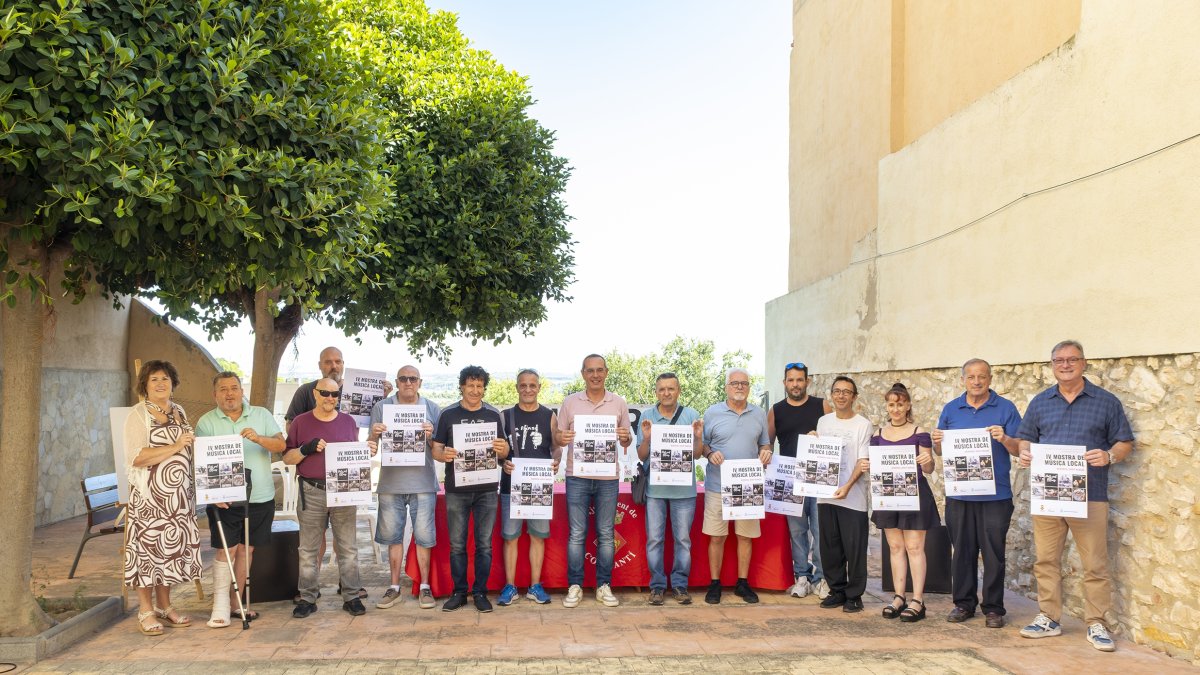 Moment durant la presentació de la IV Mostra de Música Local a la plaça Alcalde Macià Martorell.