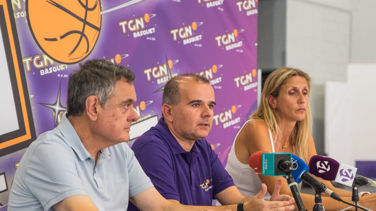 Òscar Pedroche durante su presentación este verano.