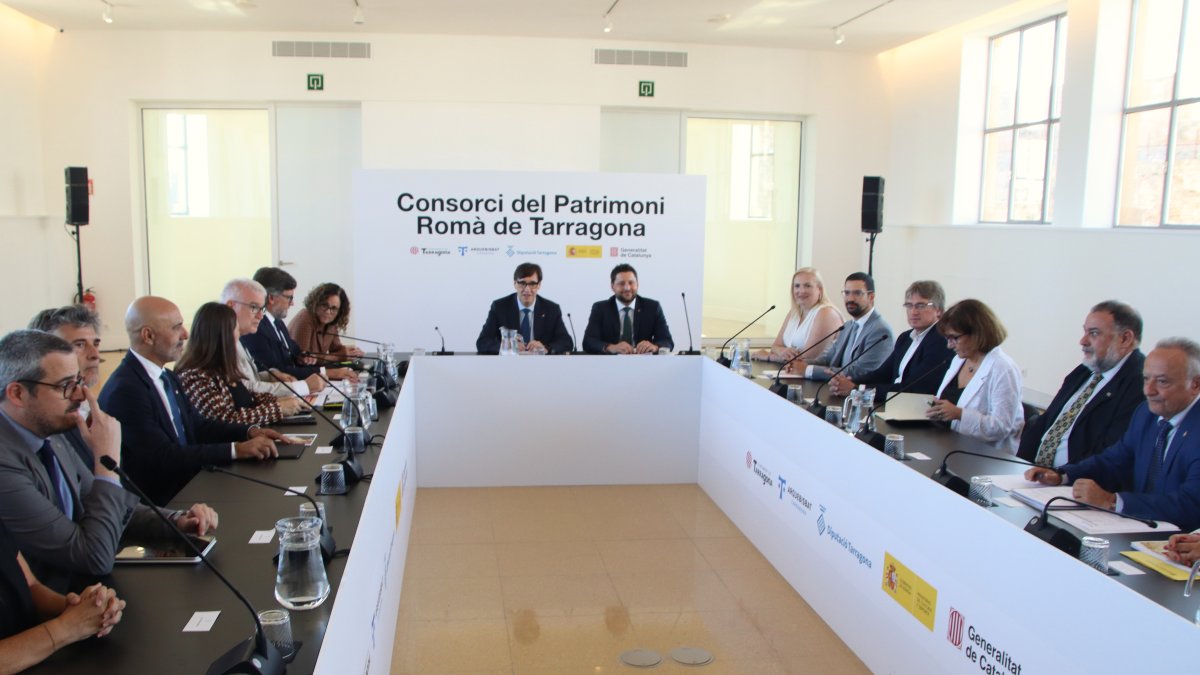 Imatge de la reunió del nou Consorci per a la Gestió del Patrimoni Romà de Tarragona celebrada aquest dimecres al MNAT