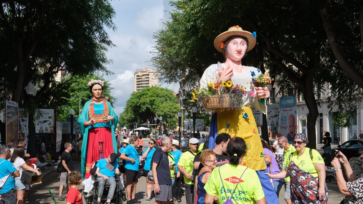 Imagen del pasacalle inclusivo de Festa per a Tothom