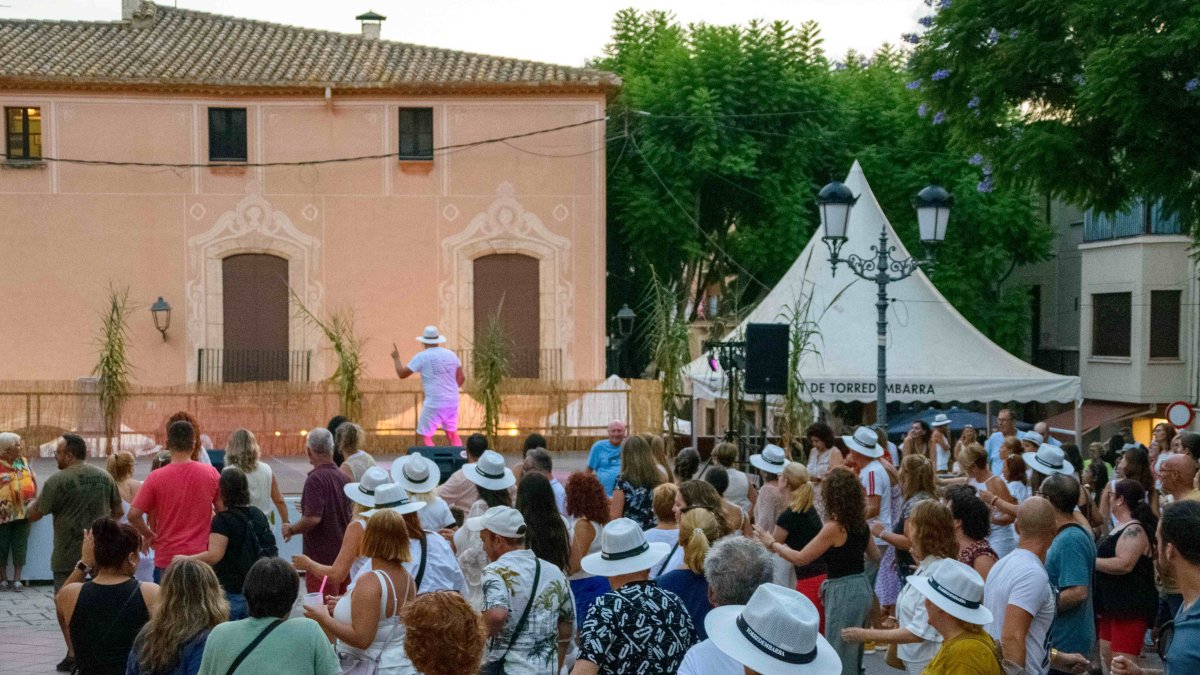 Els carrers del nucli antic es van omplir de música, tradició i artesania.