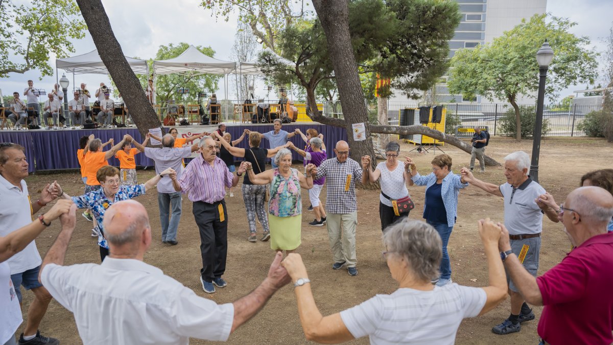La trobada va poder tirar endavant malgrat les gotes que anaven remullant el terreny de tant en tant.