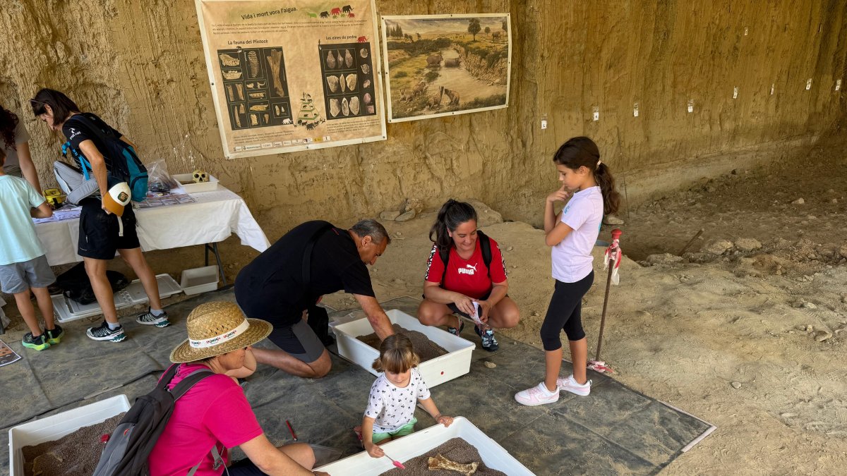 A lo largo del día se realizaron varias visitas guiadas por los principales puntos del yacimiento,