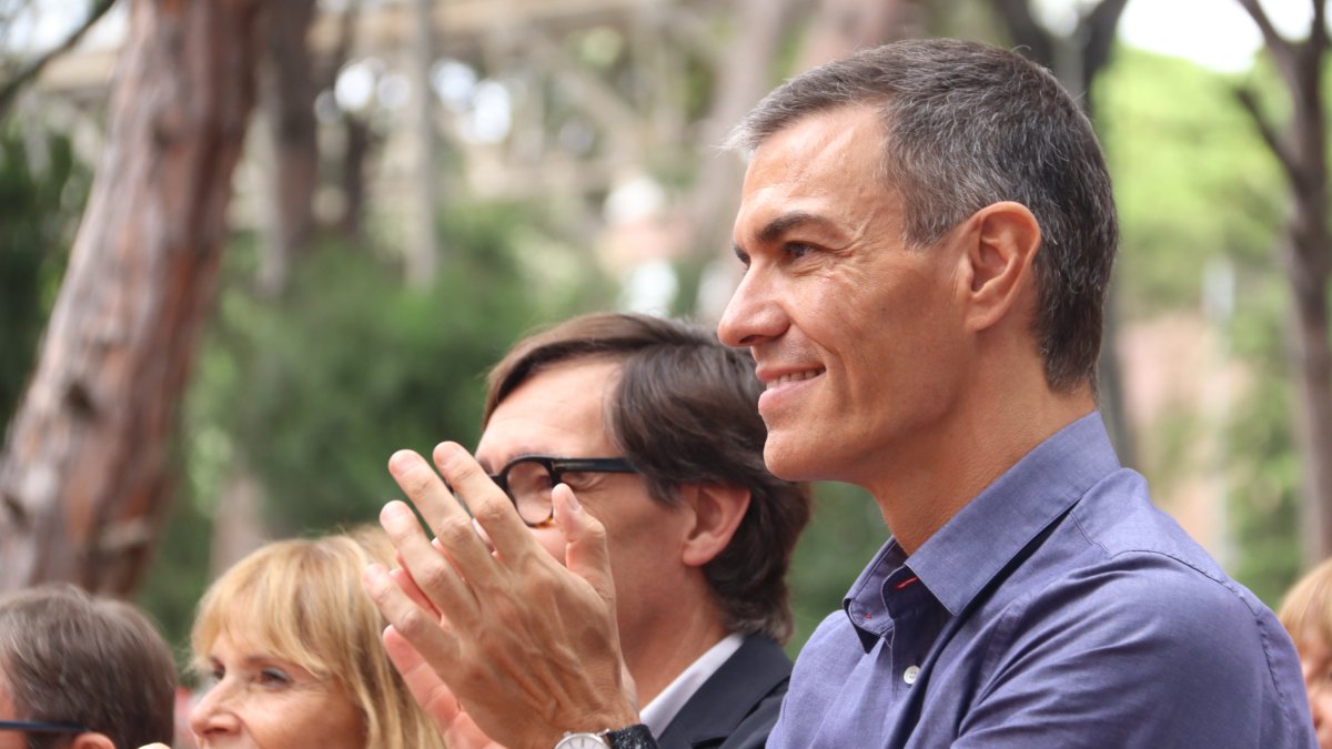 El president espanyol, Pedro Sánchez, i el de la Generalitat, Salvador Illa, a la Festa de la Rosa del PSC