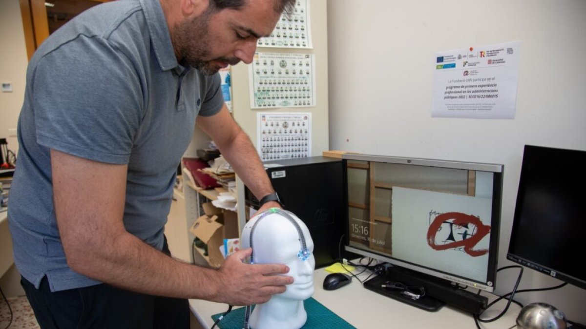 L'investigador Albert Fabregat ha aconseguit dos ajuts destinats a impulsar la comercialització de l’elèctrode aCUP-E. Cures Intensives Neonatals (UCIN).