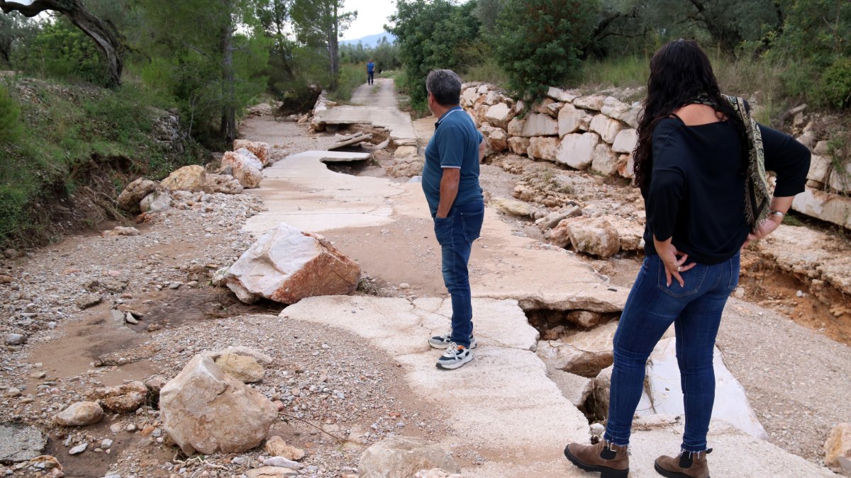 Una veintena de personas quedaron atrapadas entre dos barrancos