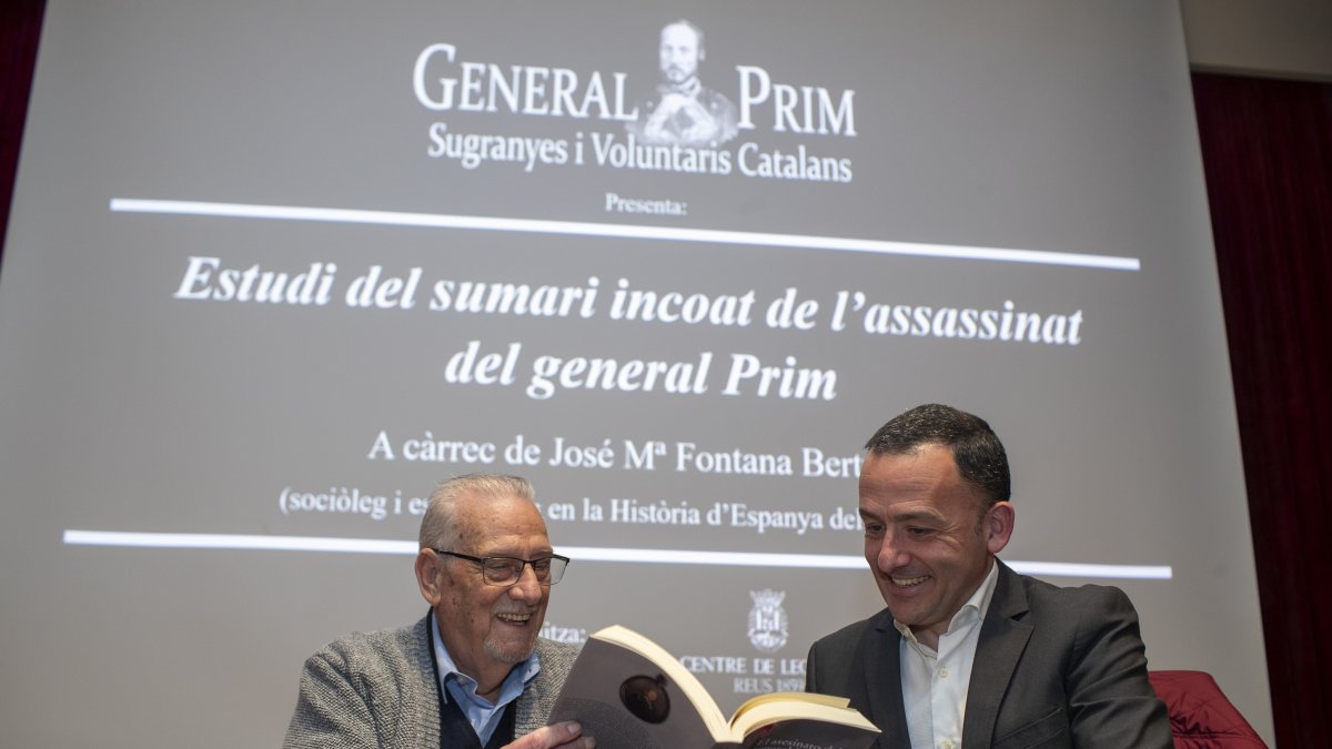 José M. Fontana y Alfredo Redondo, autores de ‘El asesinato del general Prim. Estudio del sumario incoado’.