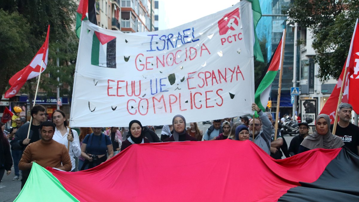 Imatge de la manifestació en suport a Palestina a Tarragona aquest 15 d'octubre a la tarda.