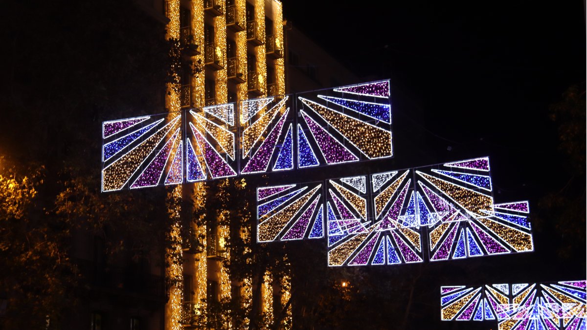 Luces de Navidad en la ronda de Sant Pere.