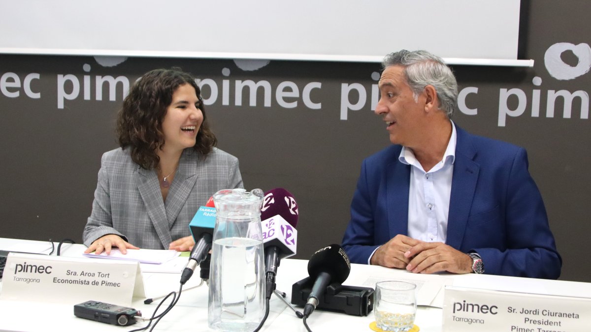 El economista de Pimec, Aroa Tort, y el presidente de Pimec Tarragona, Jordi Ciuraneta