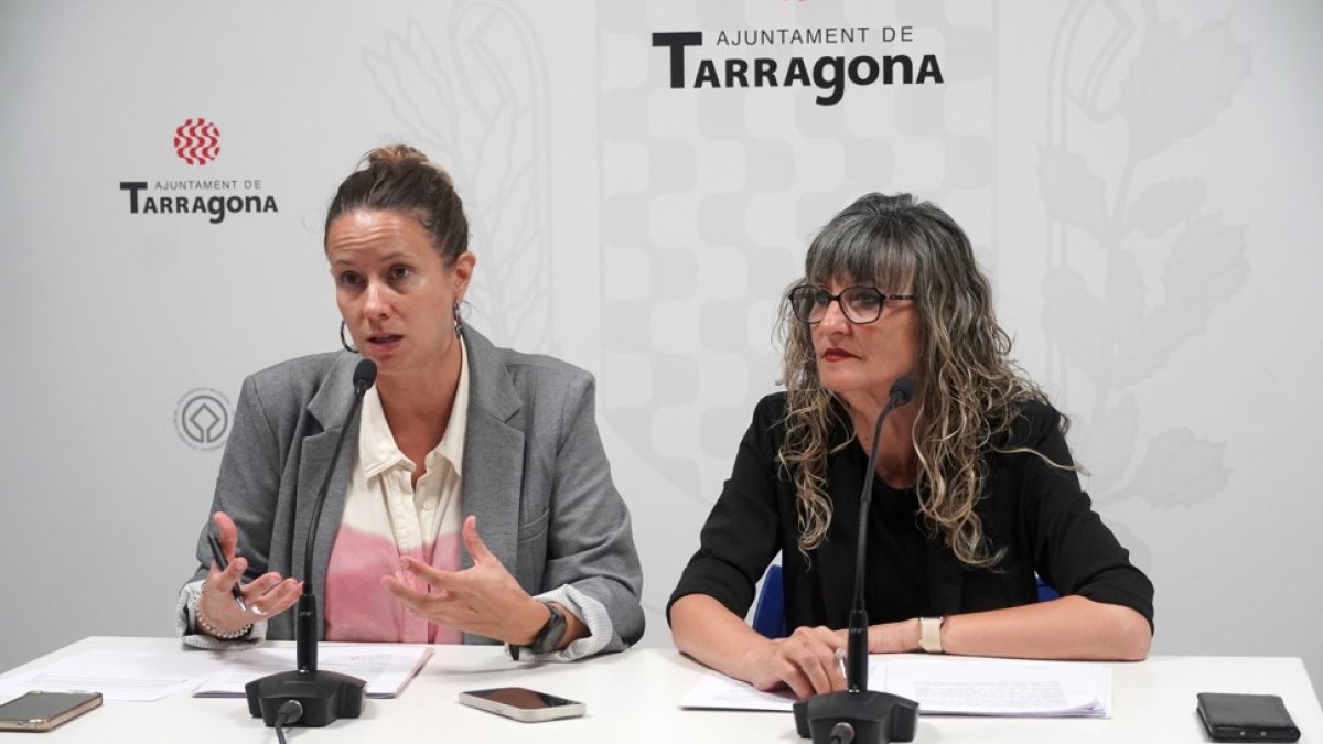 Imagen de la portavoz de ERC, Maria Roig, y la consejera, Mary López, durante la rueda de prensa.
