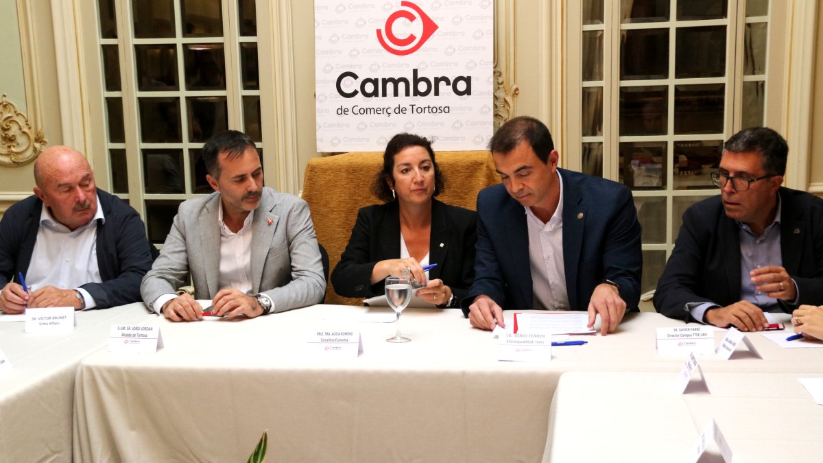 La consejera|consellera ha visitado las Tierras del Ebro este jueves.