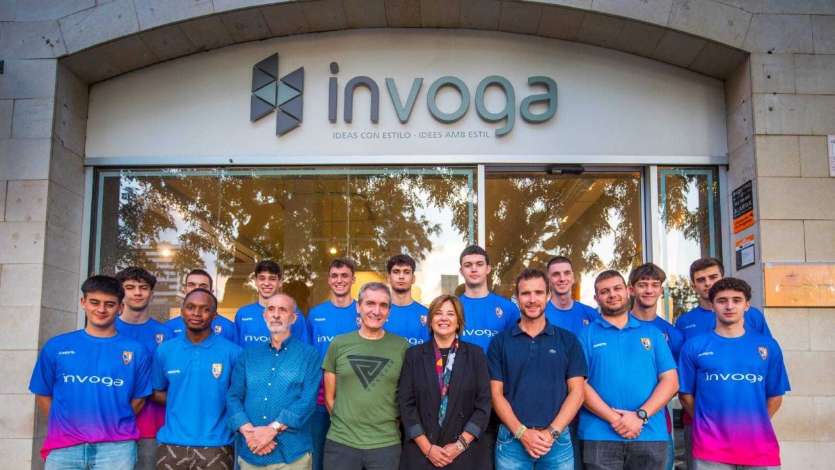 El logotip d'Invoga ja llueix a les samarretes de l'equip blau.