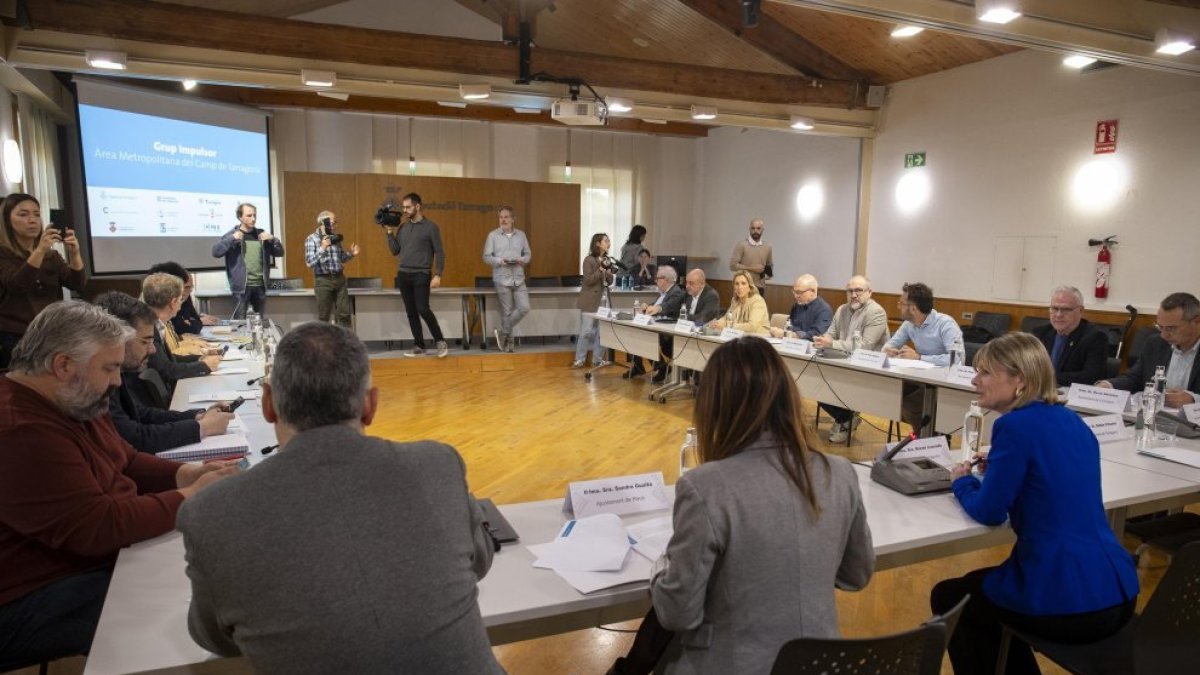 Imatge d'arxiu d'una trobada a la Diputació