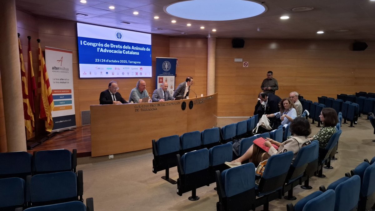 Imatge de l’acte inaugural del I Congrés dels Drets dels Animals, a la seu de l’Il·lustre Col·legi de l’Advocacia de Tarragona.