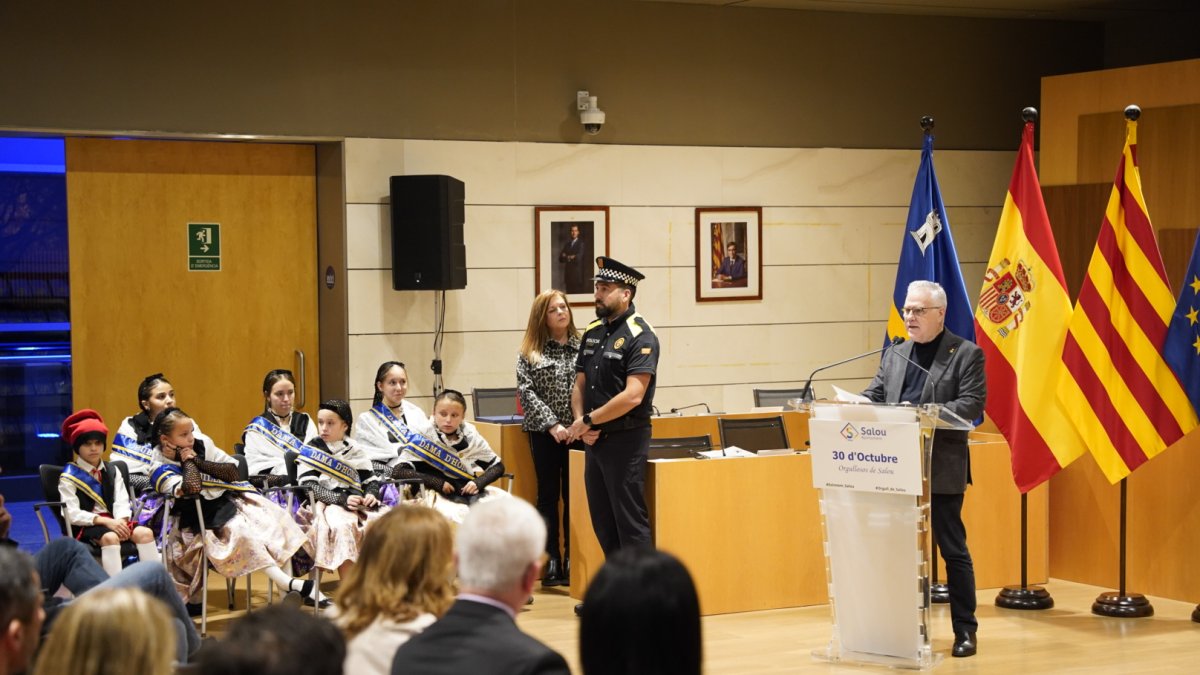 Pere Granados dirigiéndose ayer a los asistentes en el acto institucional, en el inicio de la Fiesta Mayor.