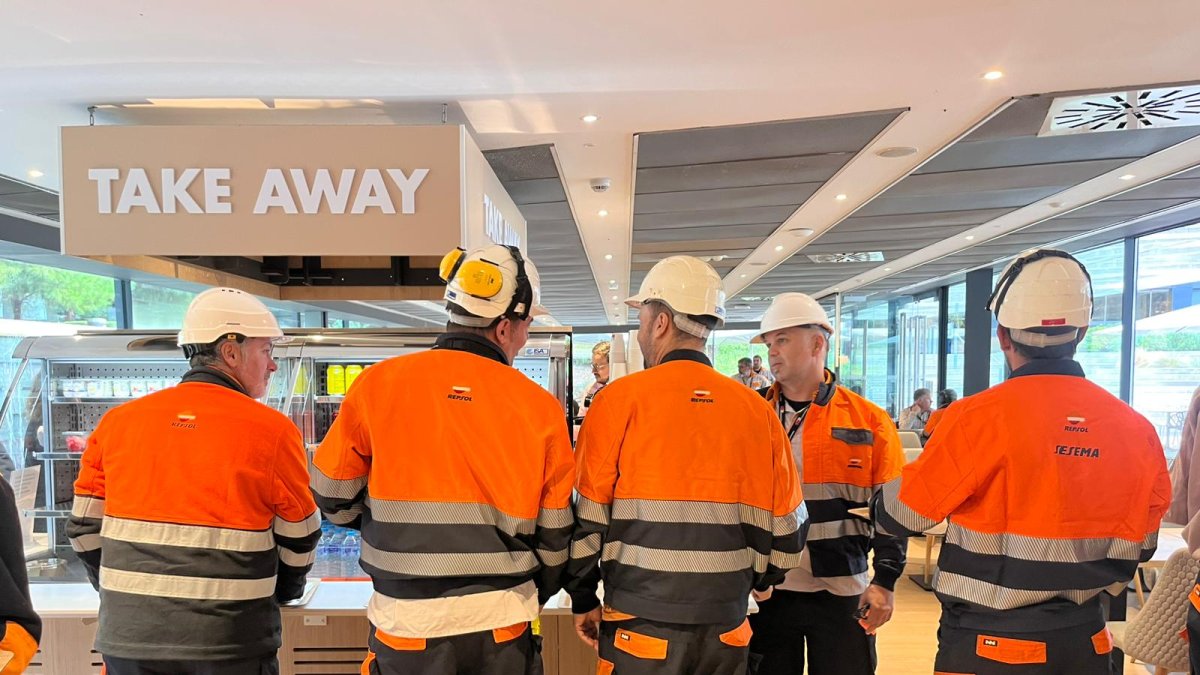 Los trabajadores se han deplaçat en las oficinas de Madrid por protestar por la comida de los comedores de las fábricas.