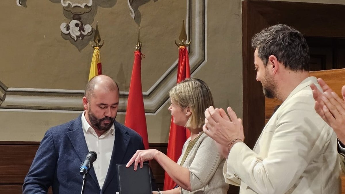 La sessió plenària ha començat amb la lectura d’ una declaració institucional de suport als municipis amb motiu dels forts aiguats provocats per la DANA Alice a les Terres de l’Ebre