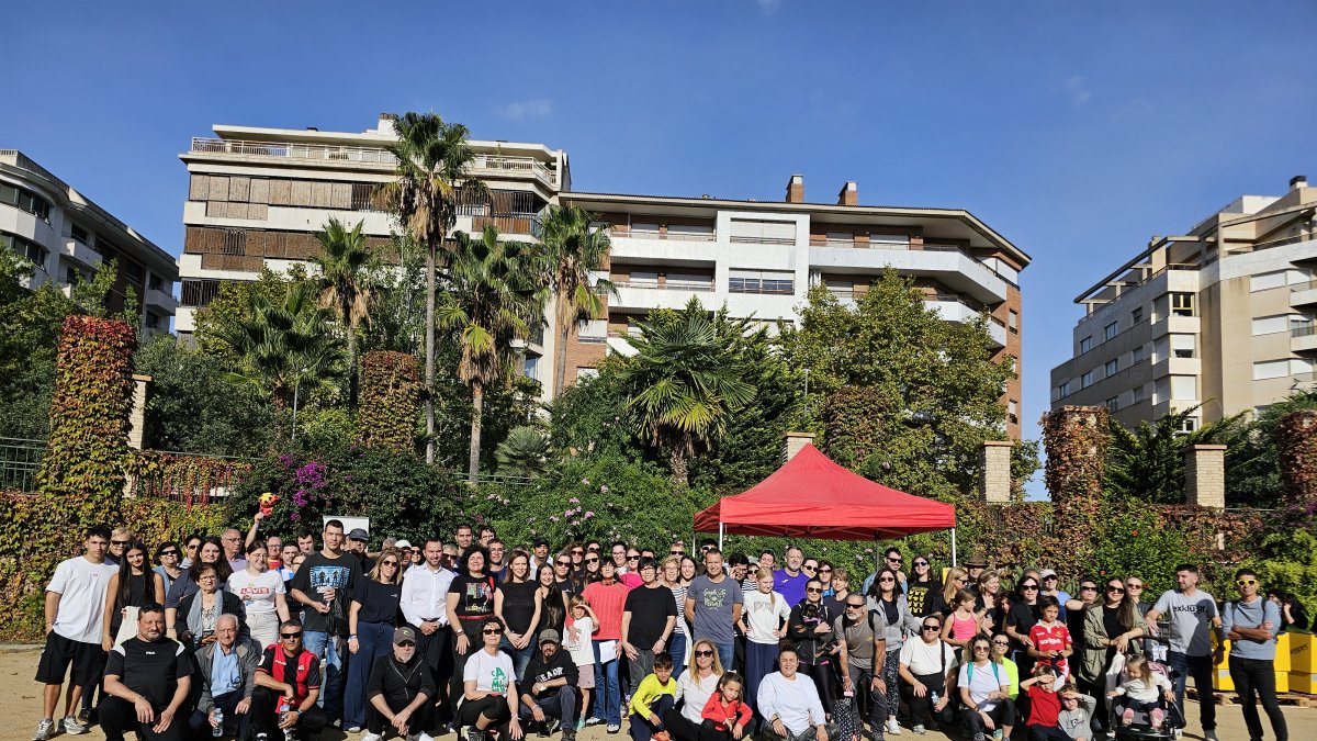 Imagen de grupo de los participantes de la Caminata Solidaria por la Salud Mental