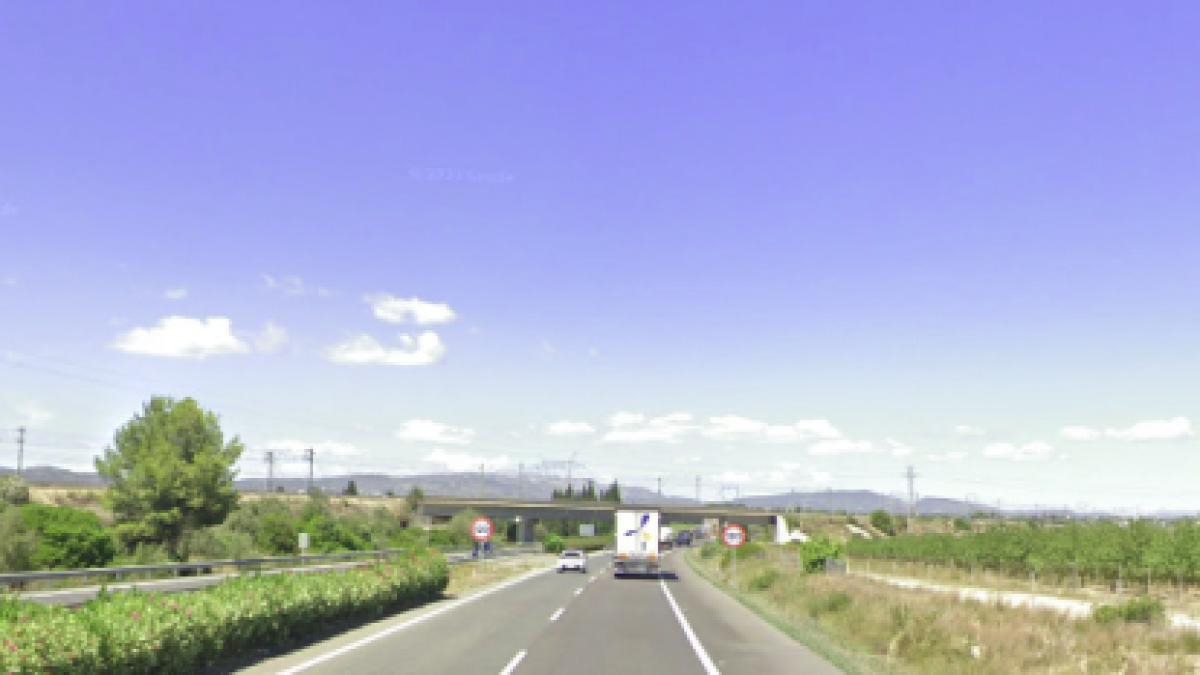 L'avís de l'incendi s'ha produït a les 12.18 hores al punt quilomètric 316,5