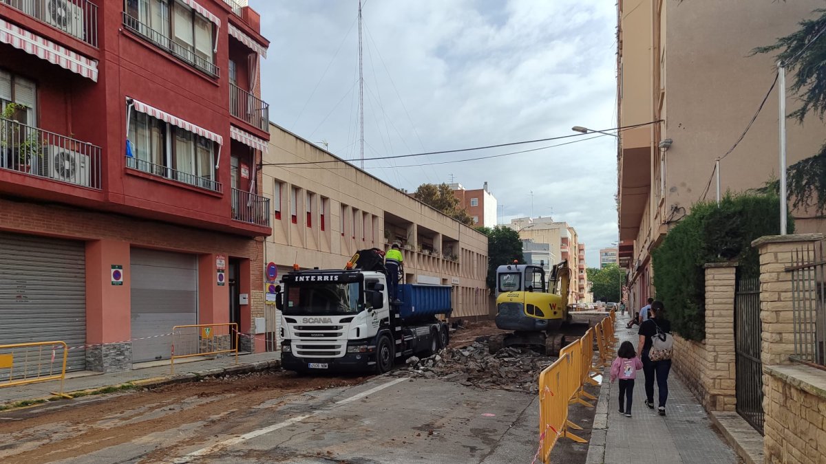 Fotografia de l'inici de les obres de la primera fase de la remodelació del carrer del Doctor Ferran, el passat 29 de setembre