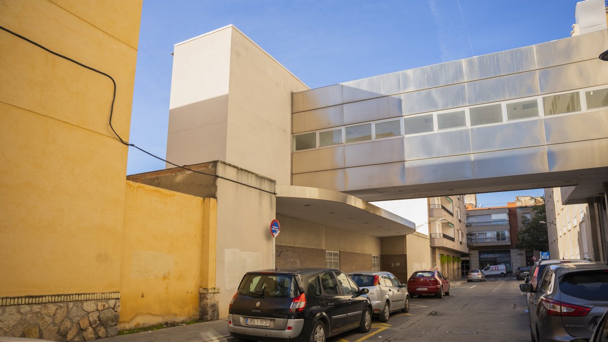 El punt es trobaria a l’actual zona de càrrega i descàrrega del carrer de Jacint Barrau, entre l’Institut Baix Camp i l’antiga fàbrica.