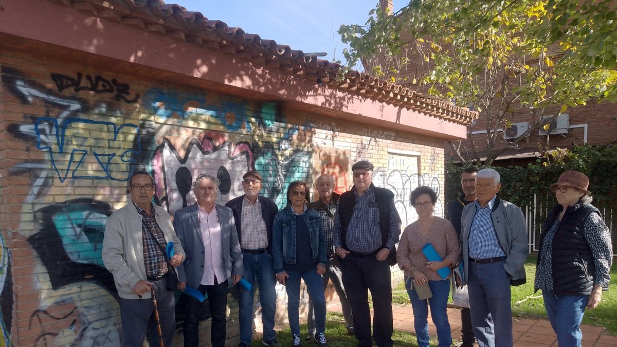 La caseta va ser instal·lada arran de la construcció de la urbanització i utilitzada des del 1999 com a punt de trobada veïnal