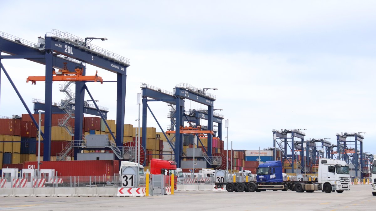 El proyecto se centrará en el muelle Baleares, que empezará operando con 10 megavoltios-amperio (MVA) y dos unidades de gestión de cables.