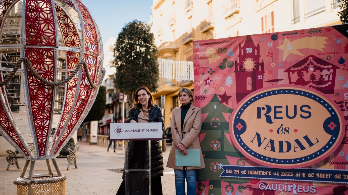 L’alcaldessa, Sandra Guaita, i la regidora de Projecció de Ciutat, Noemí Llauradó, durant la presentació de la campanya de Nadal.