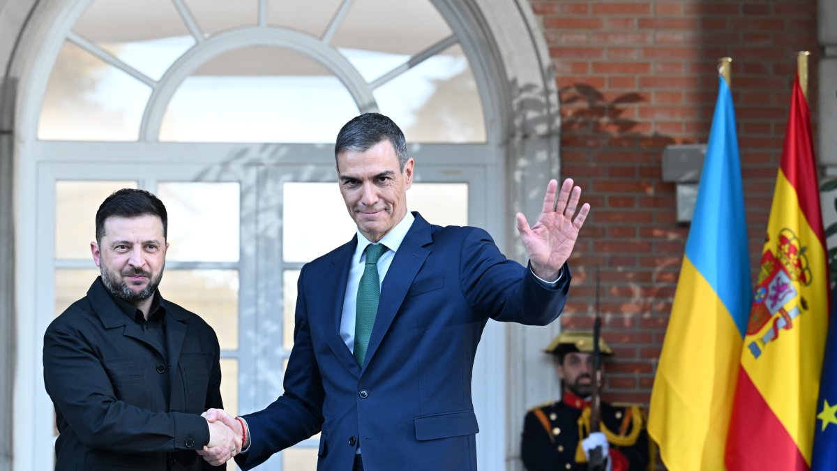 Imagen del presidente del gobierno español, Pedro Sánchez, y el presidente de Ucrania, Volodímir Zelenski, durante la visita del líder ucraniano en Madrid