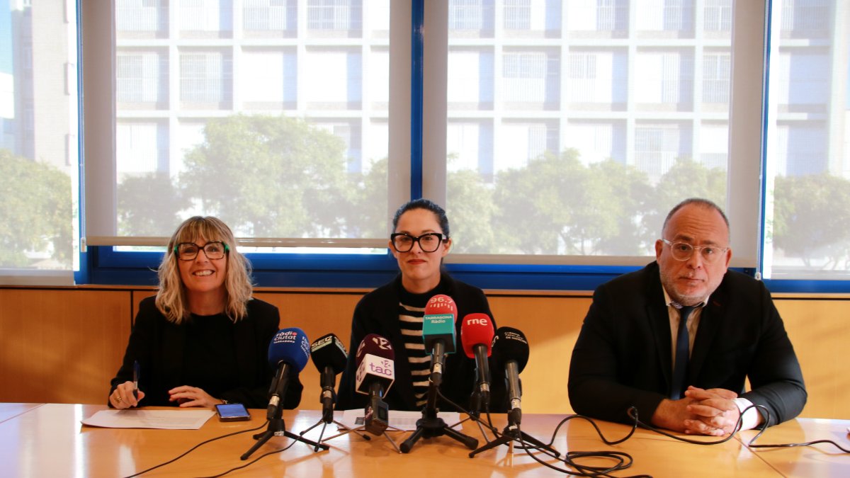 Les presidentes de la Comissió d'Igualtat de l'ICAT, Jennifer Macía i Begoña Cajaraville, i el degà de l'ICAT, David Rocamora.
