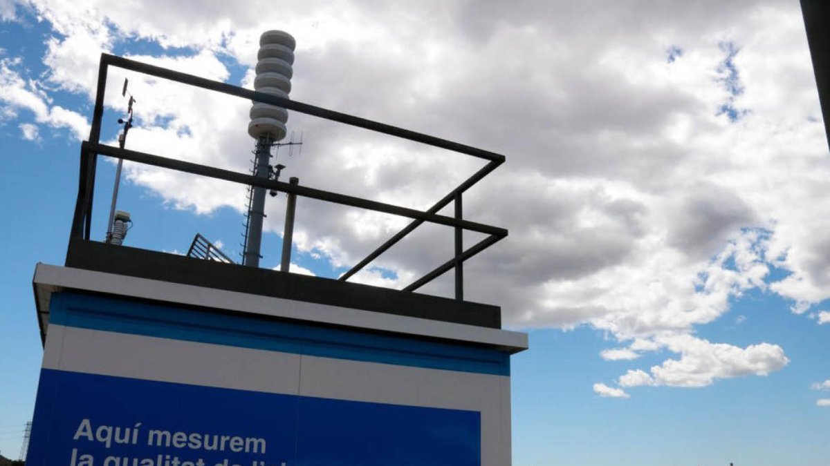 Imatge d’arxiu d’una de les estacions de mesurament de la qualitat de l’aire instal·lades per la Generalitat de Catalunya.