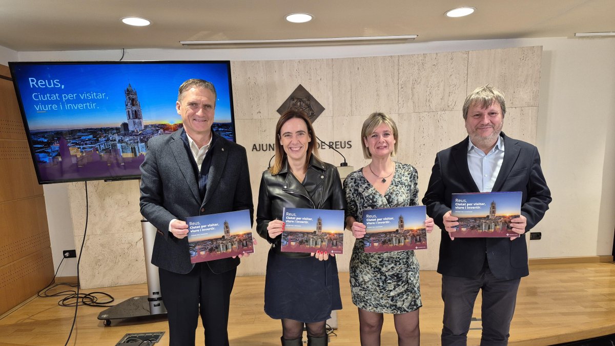 Els regidors Josep Baiges, Noemí Llauradó i Òscar Subirats i l'alcaldessa, Sandra Guaita.