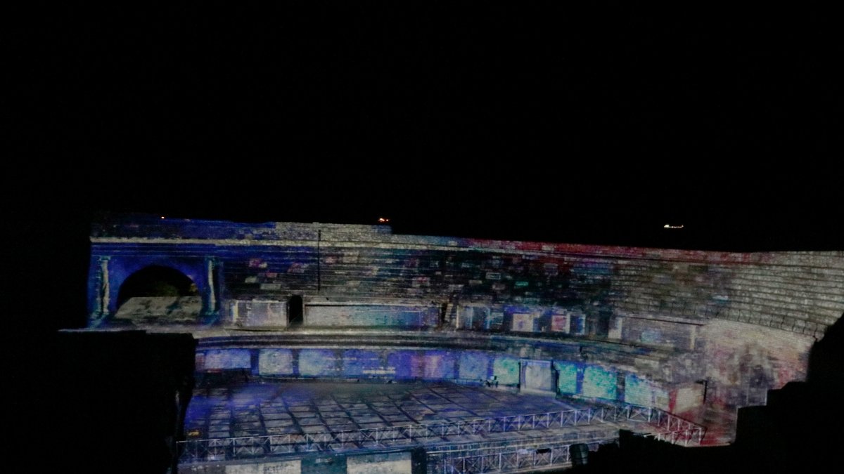 'El futur ja té memòria', el màping que s'ha projectat a l'amfiteatre romà