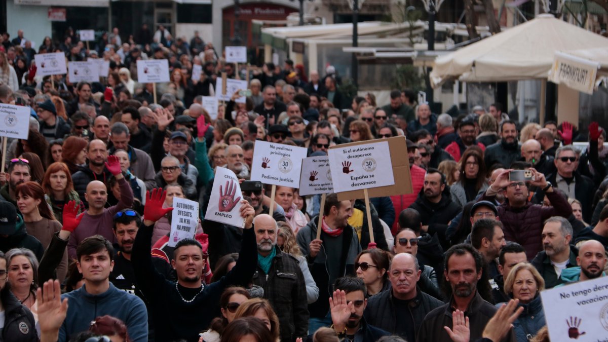 Imatge de la manifestació per reclamar millores laborals dels autònoms a la plaça de la Font