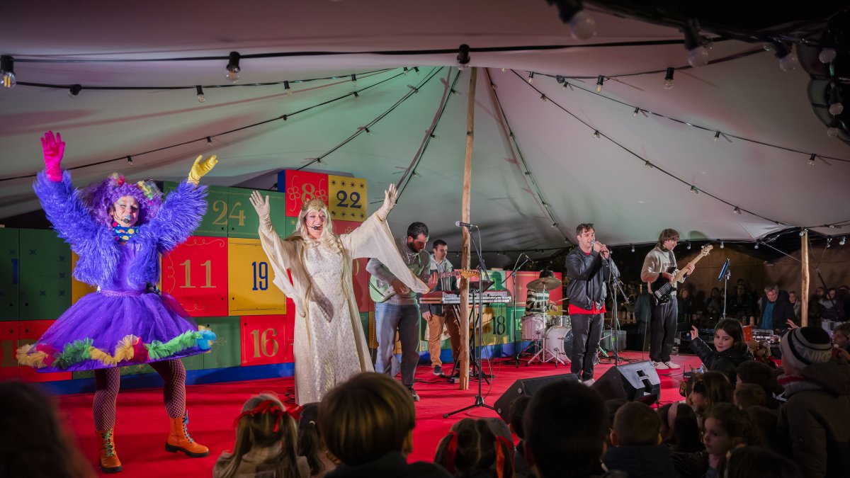 Un instant de l’espectacle d’obertura del Calendari d’Advent, amb Gia i Sió