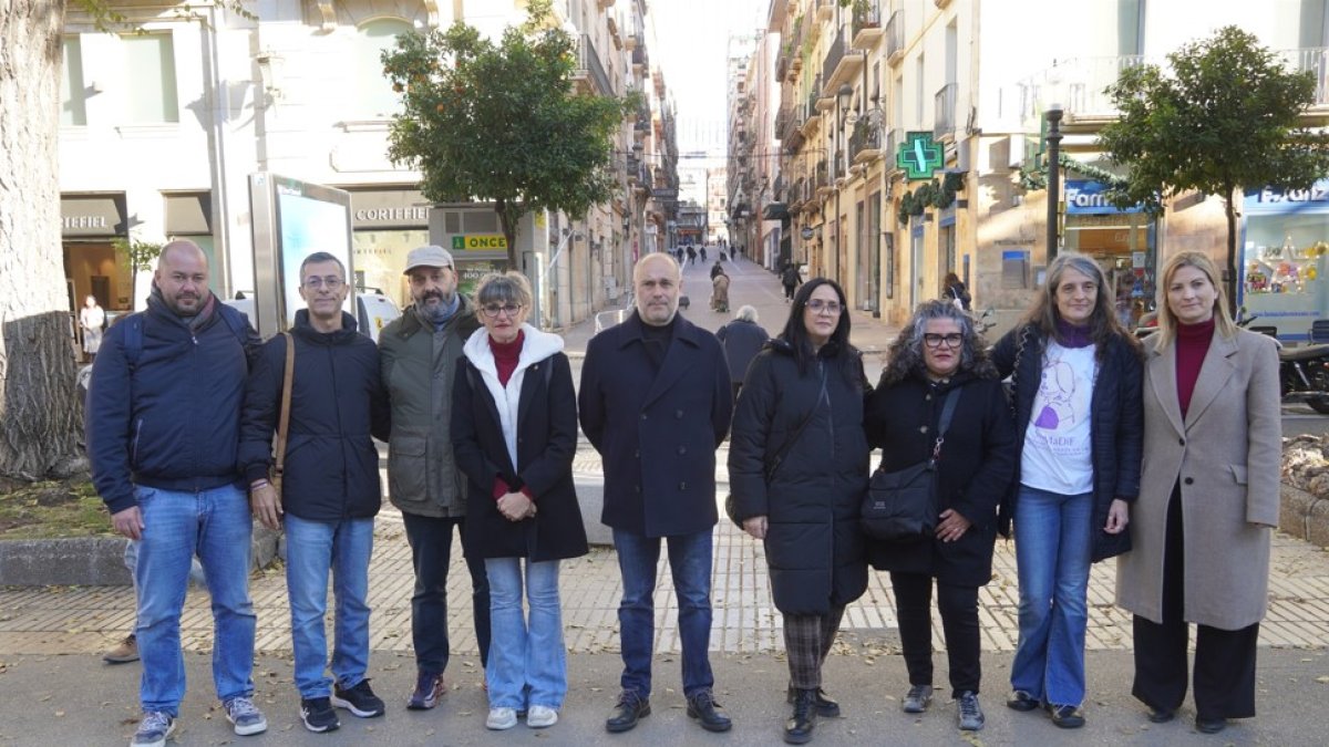 Los republicanos anunciaron ayer las medidas, acompañados de familias afectadas