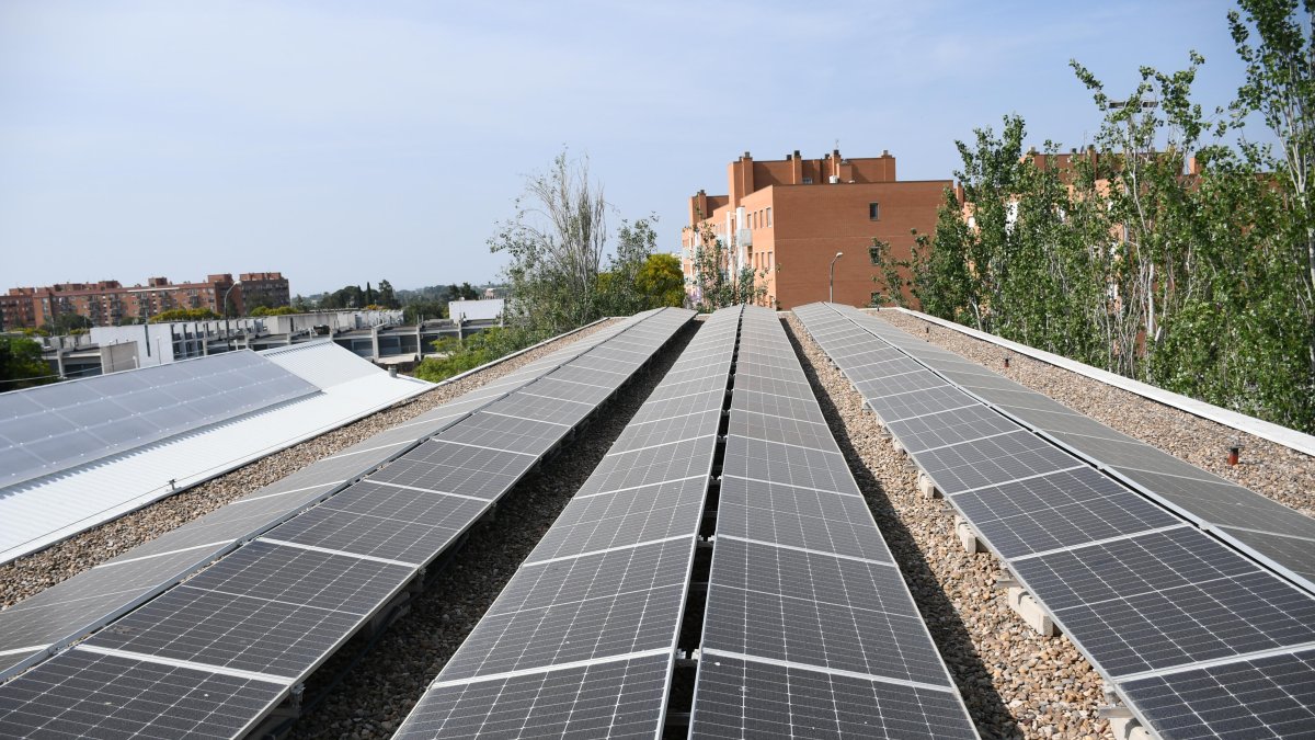 Fotografia d'arxiu de la instal·lació fotovoltaica de l'IMFE Mas Carandell.