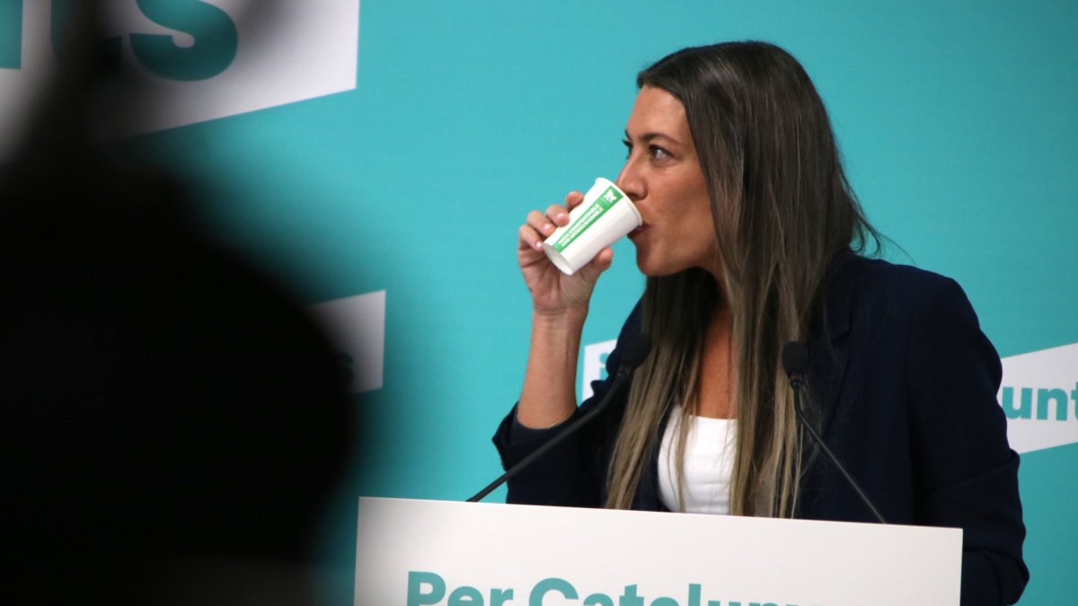 La portaveu de Junts a Madrid, Míriam Nogueras, en una roda de premsa a la seu del partit a Barcelona