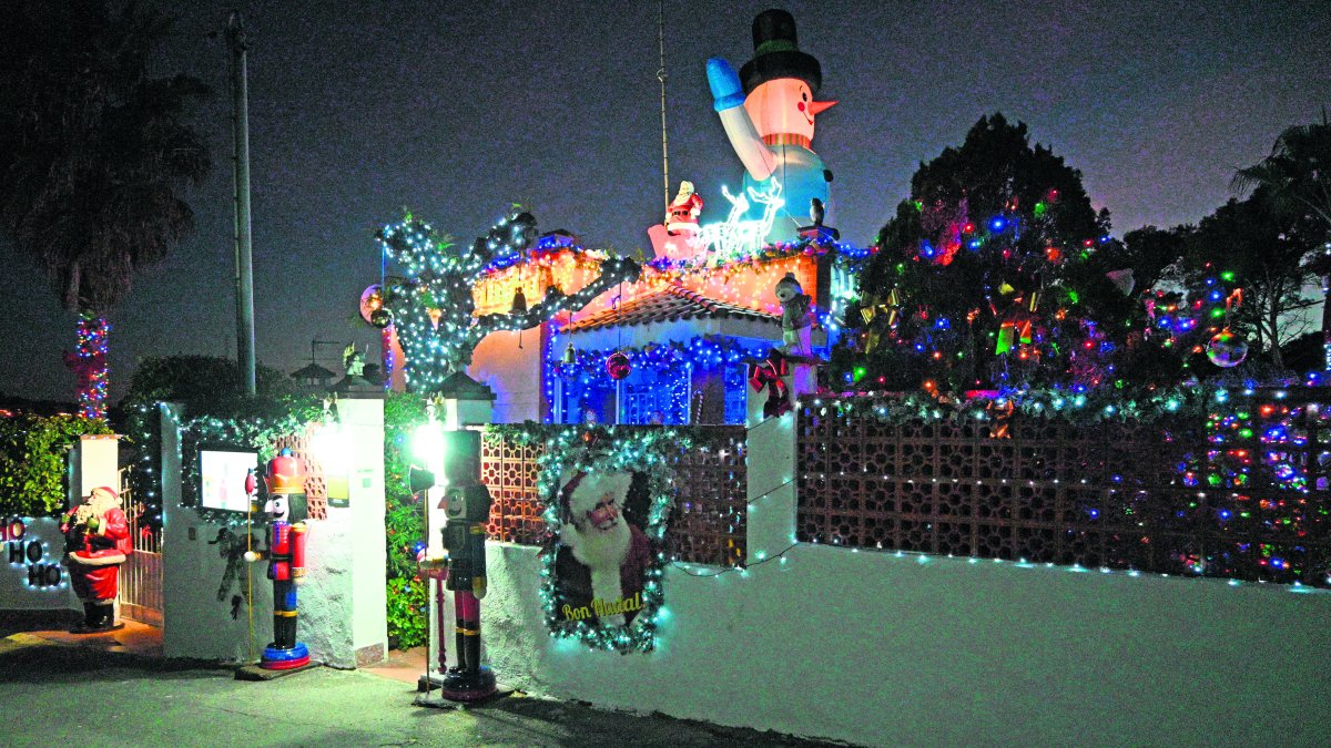 La Casa de la Navidad del Catllar cuenta con más de veinte mil bombillas.