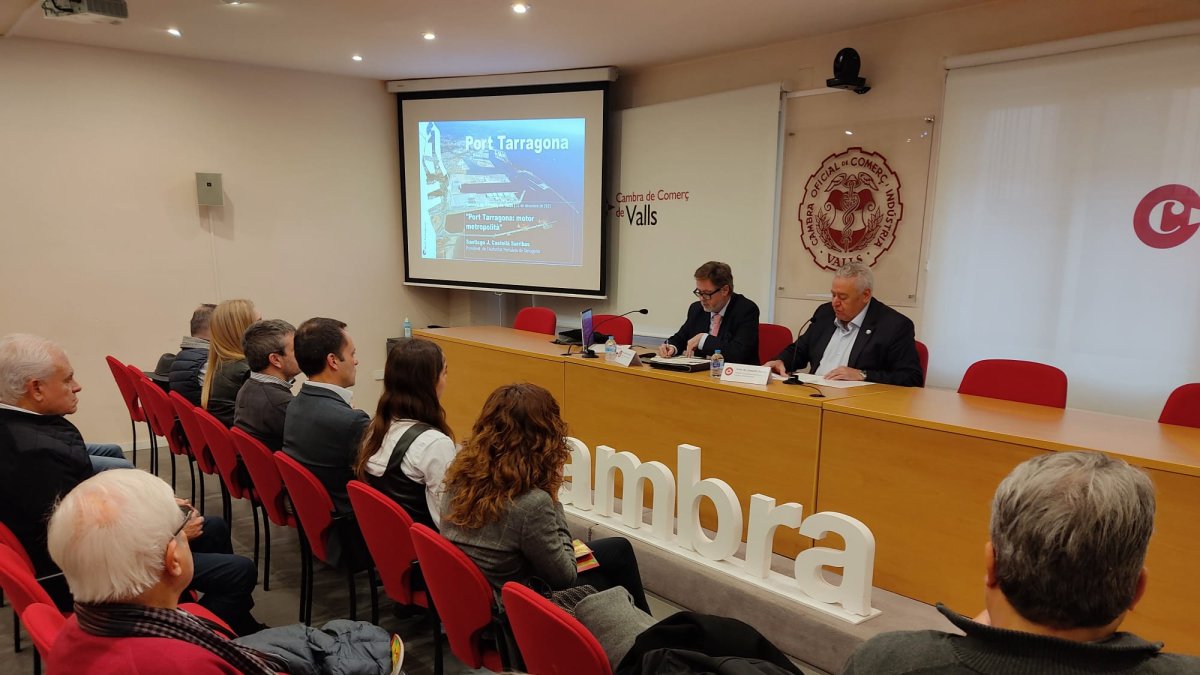 Castellà ha conclòs que el Port de Tarragona juga un paper clau en la transformació econòmica del Camp de Tarragona i de Catalunya.