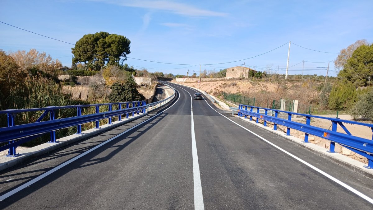 Los trabajos, con una inversión de 3 millones de euros, han incidido en 4,1 kilómetros de vía en los términos municipales de Valls, Puigpelat y Vilabella.