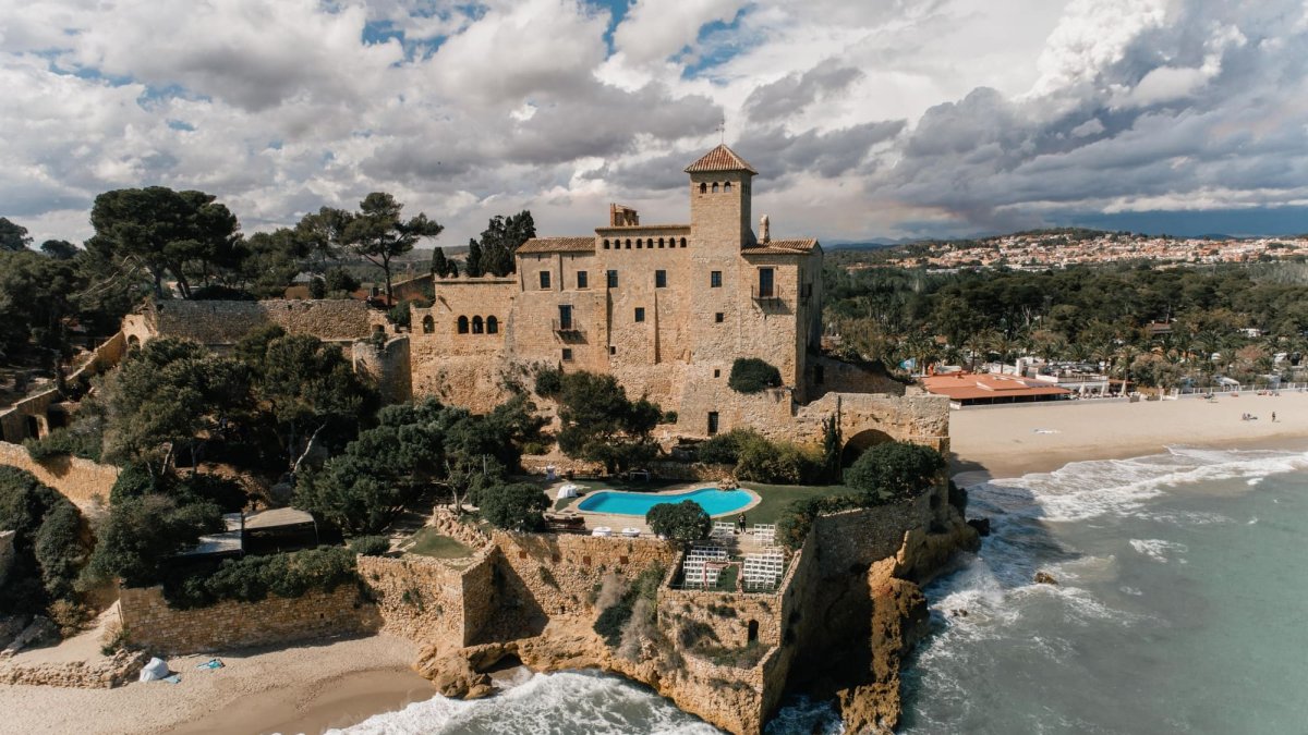 Imatge del Castell de Tamarit, datat des del segle XI.