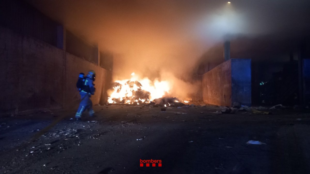 Incendio en la desechería de Mas de Barberans.