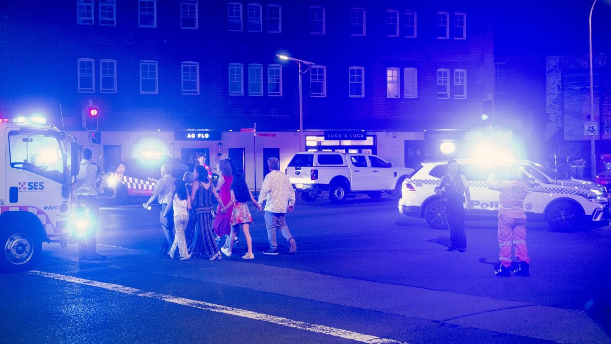 El tiroteo obligó a acordonar la zona y ha causado también al menos 12 heridos