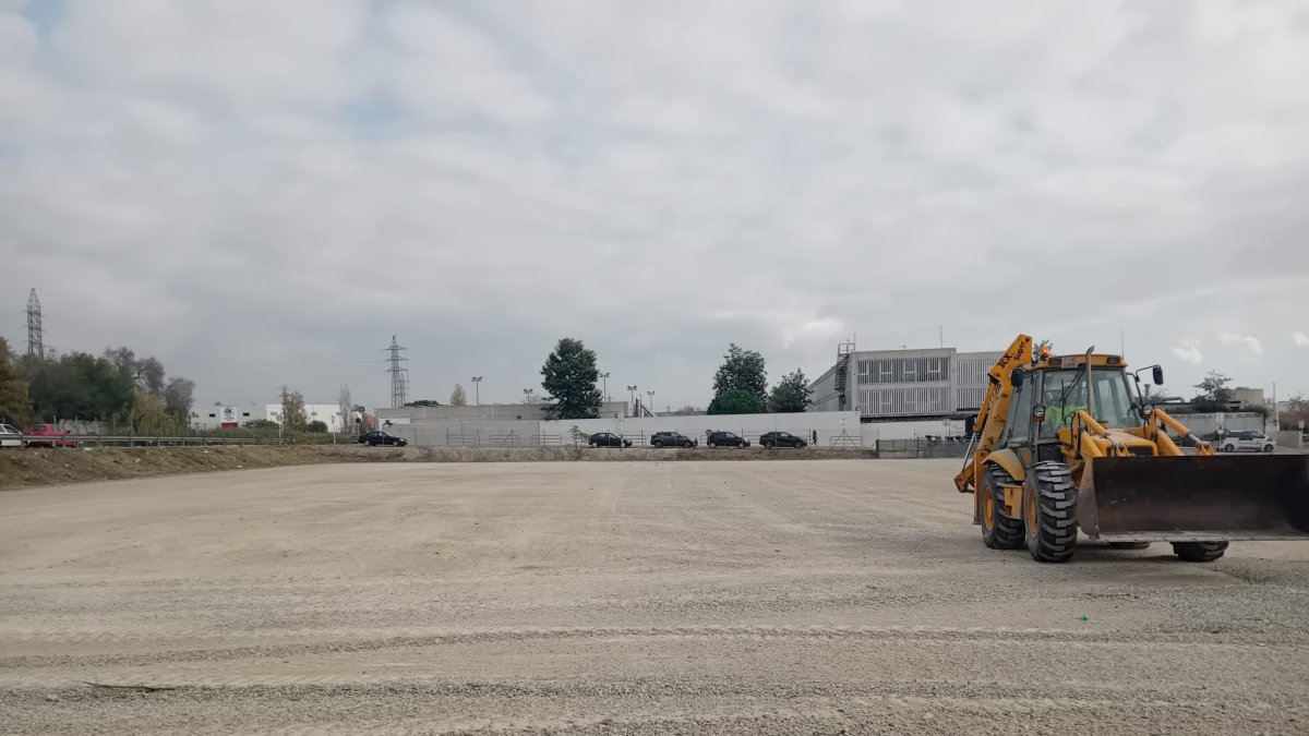 Treball de manteniment de l'aparcament dissuasiu del Pi del Burgar.