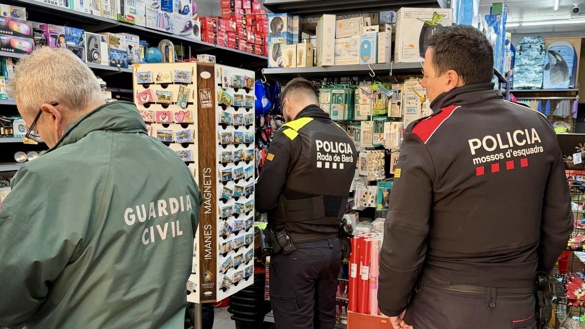 Se han intervenido artículos con un valor total superior a 1.200 euros.