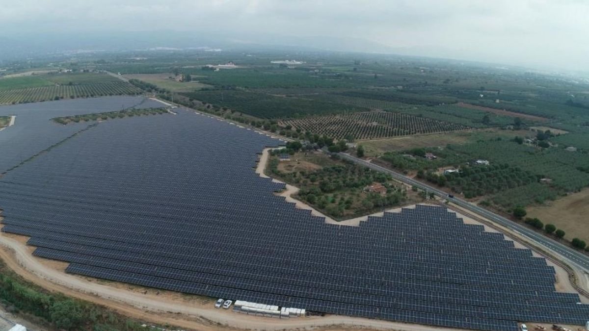 Imagen de archivo de la planta solar fotovoltàica Constantí-42.