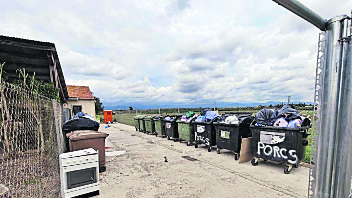 Imagen del centro de reciclaje de emergencia instalado por el Ayuntamiento.