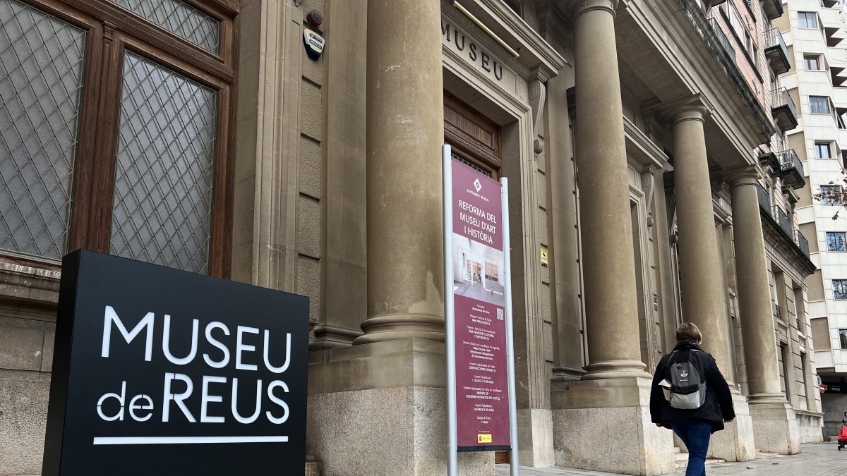 Façana del Museu d'Art i Història de Reus de la plaça Llibertat.